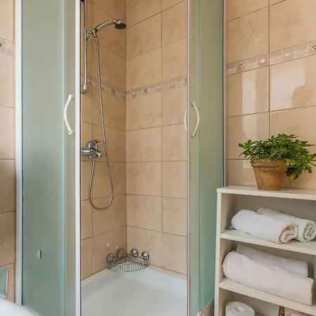 Secret & Stylish Hideaway Old Town Apartment