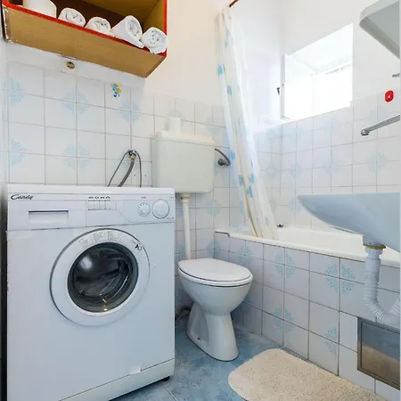 Secret & Stylish Hideaway Old Town Apartment *